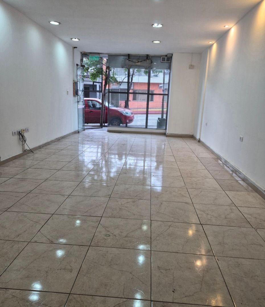 Foto de - Local Comercial en Av. Colon 2134 - Patio y 2 Baños, imagen 4