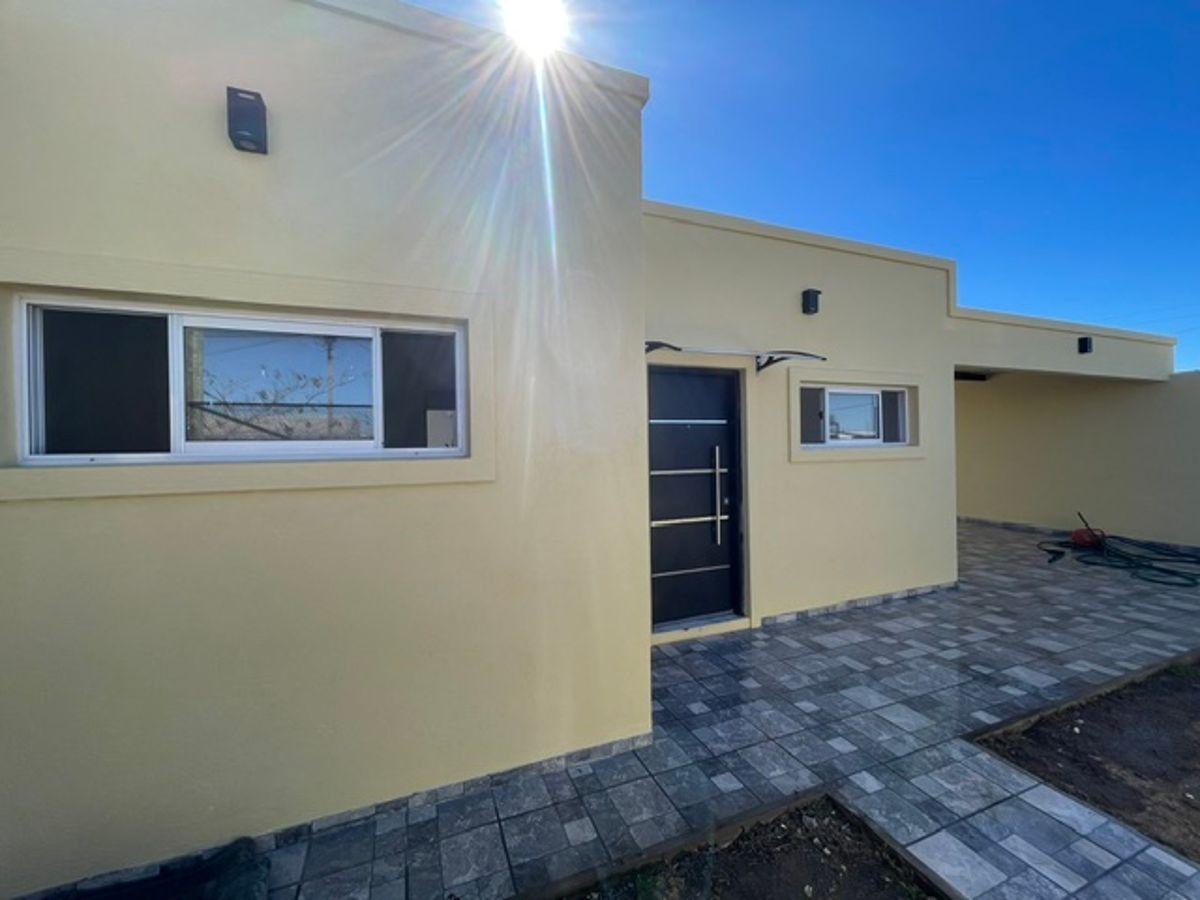 Foto de Vivienda de 3 ambientes y pileta a la venta en Máximo Paz Barrio, imagen 1