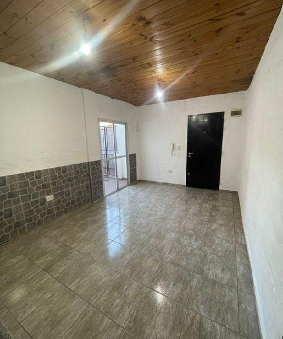 Foto de Alquiler de Departamento de 2 Ambientes en Luis Guillon., imagen 2