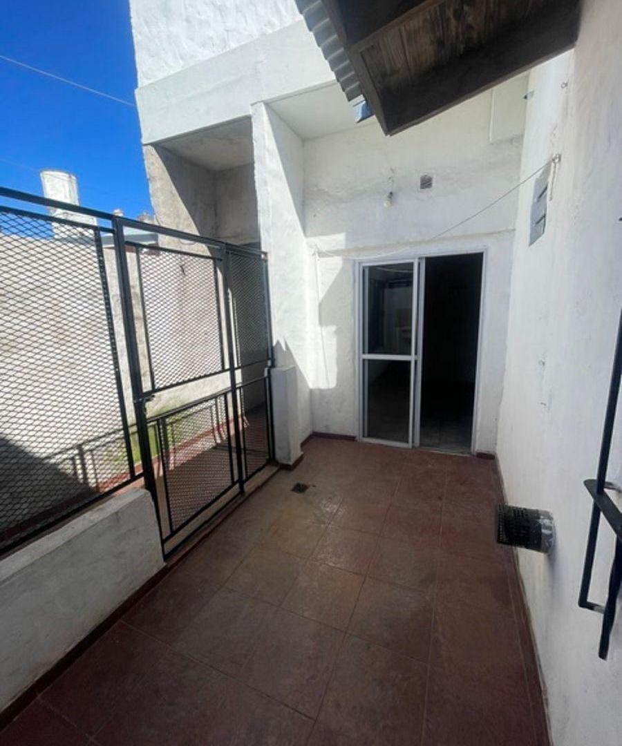 Foto de Alquiler de Departamento de 2 Ambientes en Luis Guillon., imagen 1