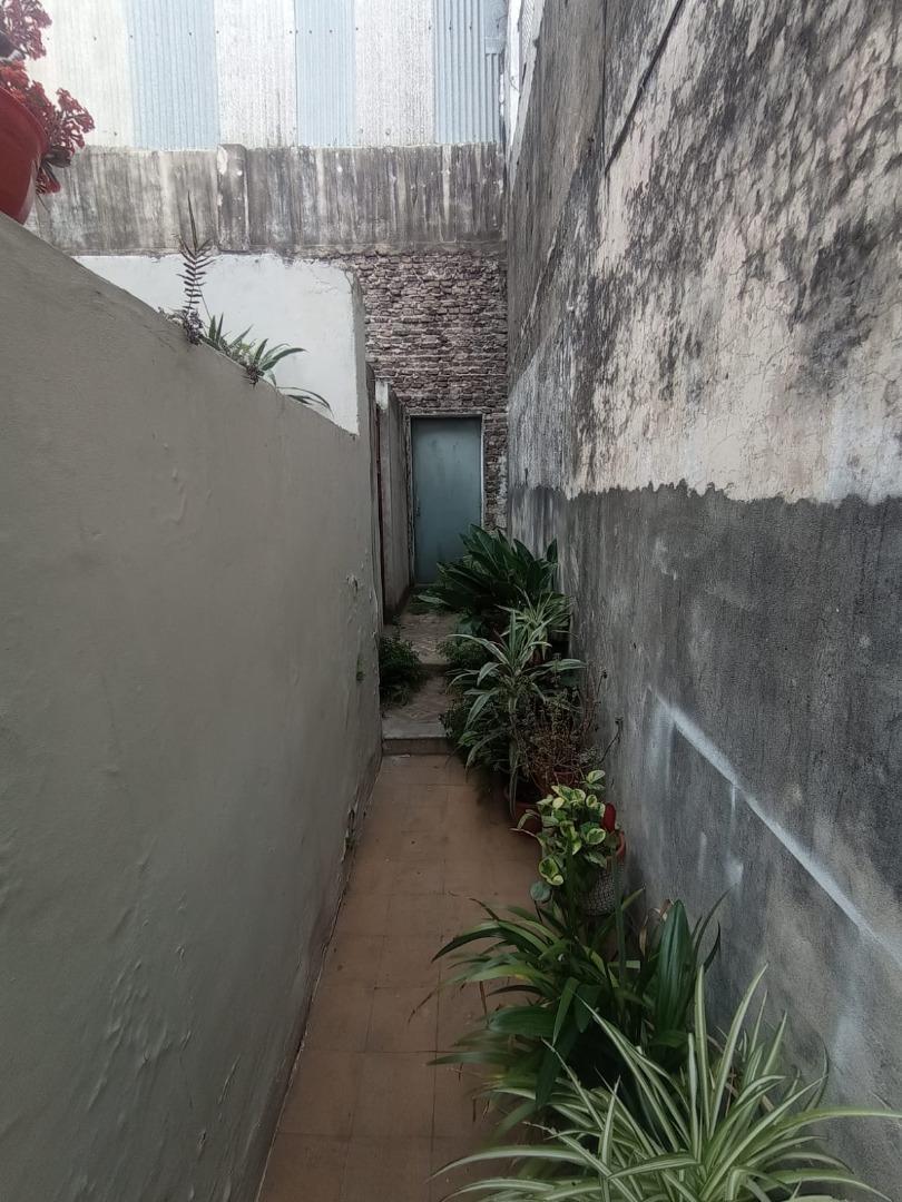 LOCAL / DEPÓSITO EN PLANTA BAJA DE 3 AMBIENTES EN PICHINCHA