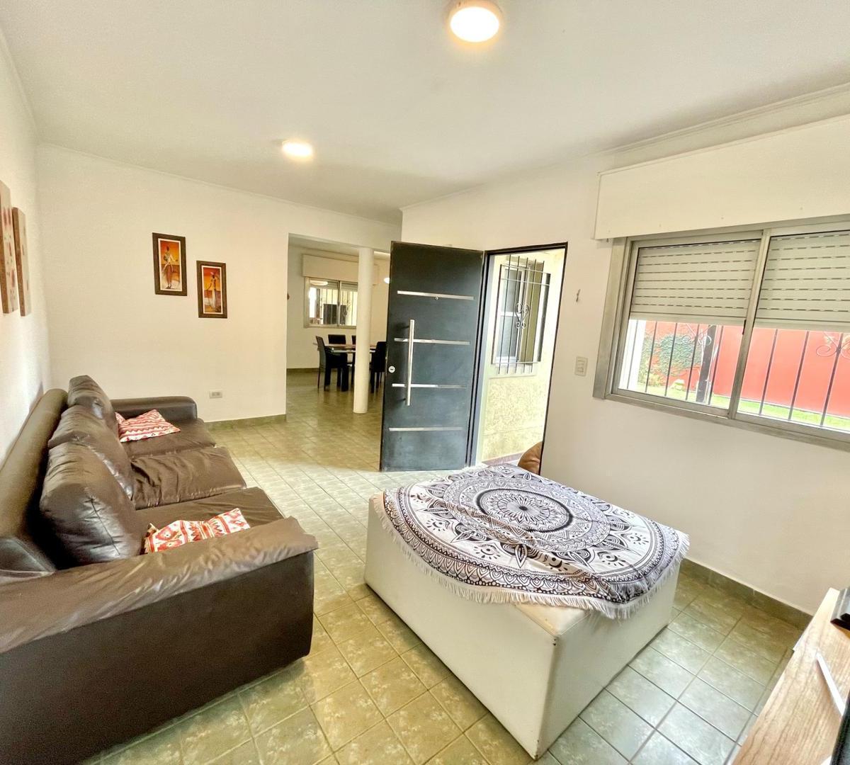 Foto de EXCELENTE CASA CON PISCINA Y JARDIN EN VENTA EN FUNES, imagen 4