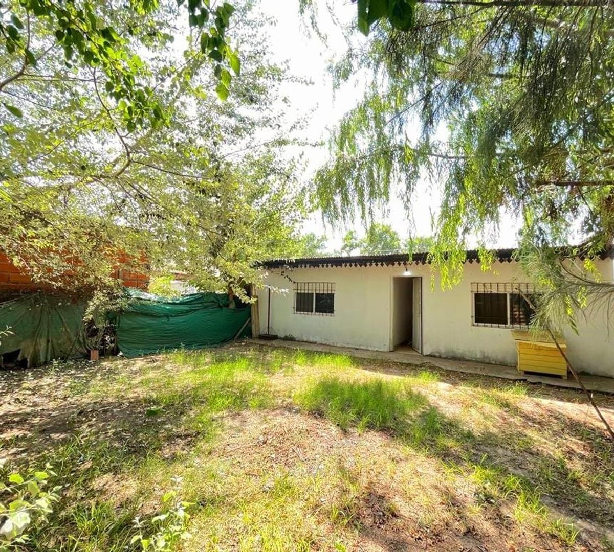 CASA DE 4 AMBIENTES CON JARDIN Y PATIO EN VENTA - ROLDÁN