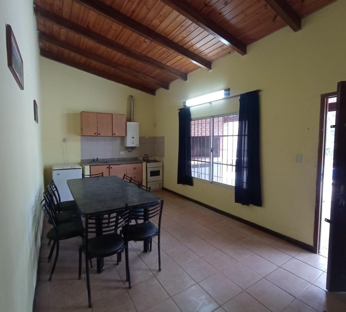 EXCELENTE CASA CON PILETA EN VENTA EN FUNES