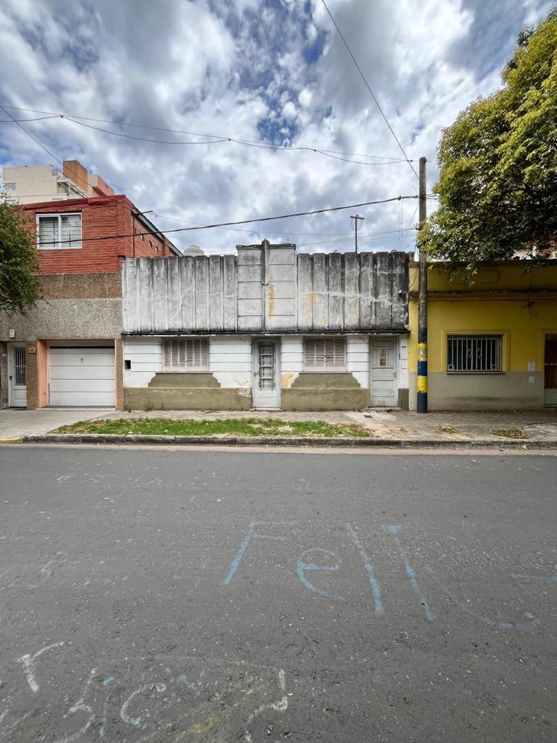 CASA A RECICLAR EN VENTA BARRIO ARROYITO