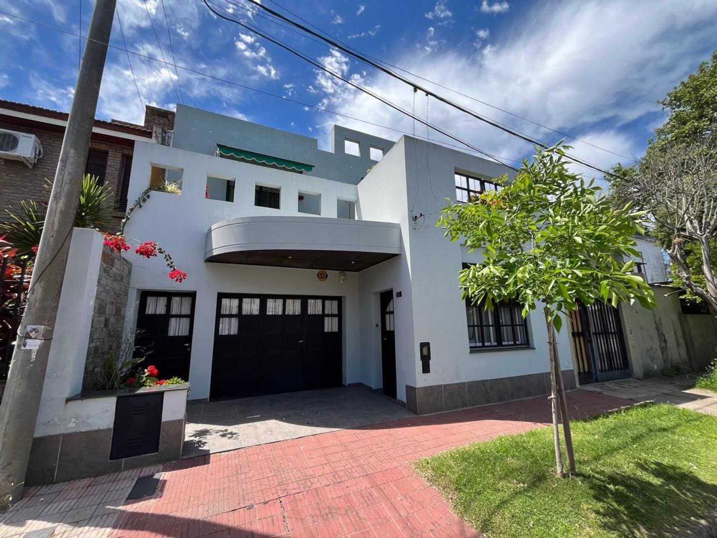 Foto de Excelente Casa de 3 Dormitorios con Cochera en venta, imagen 4