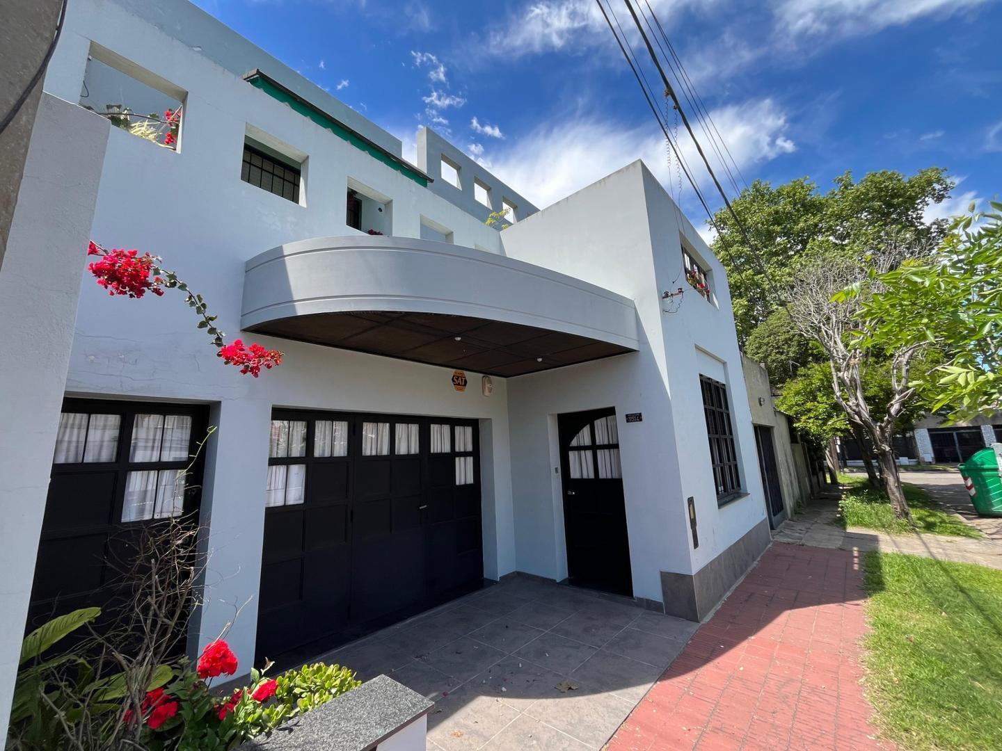 Foto de Excelente Casa de 3 Dormitorios con Cochera en venta, imagen 2