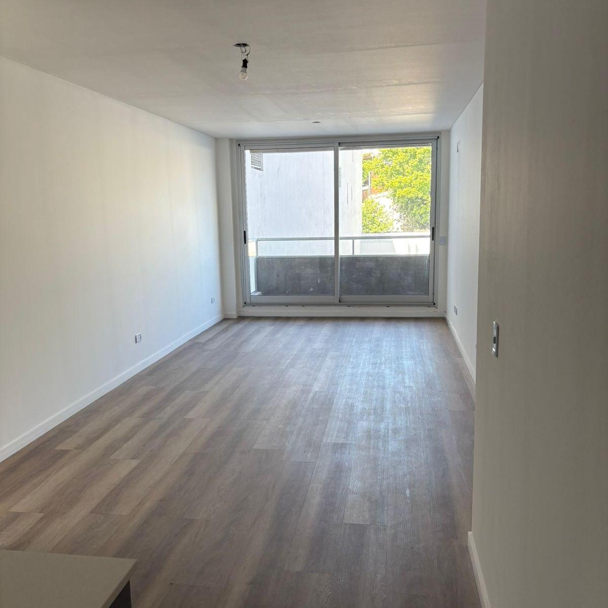 Foto de Amplio Dos Ambientes con patio al Contra Frente - Departamento 102, imagen 4