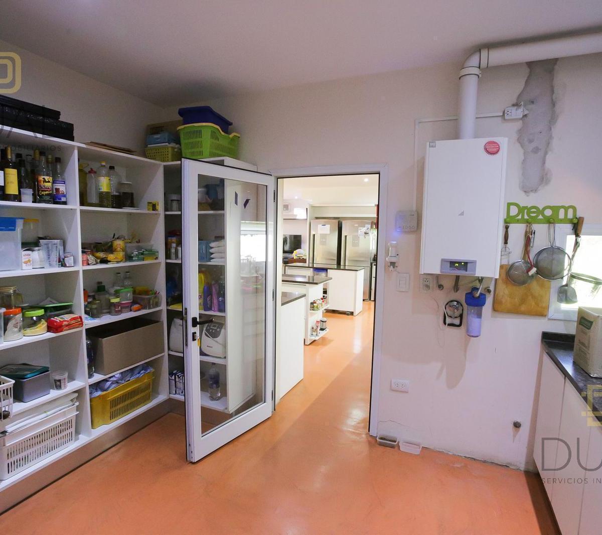 VENTA CASA TRES DORMITORIOS COCHERA, PILETA EN BV. URQUIZA AL 1900 (SAN LORENZO)