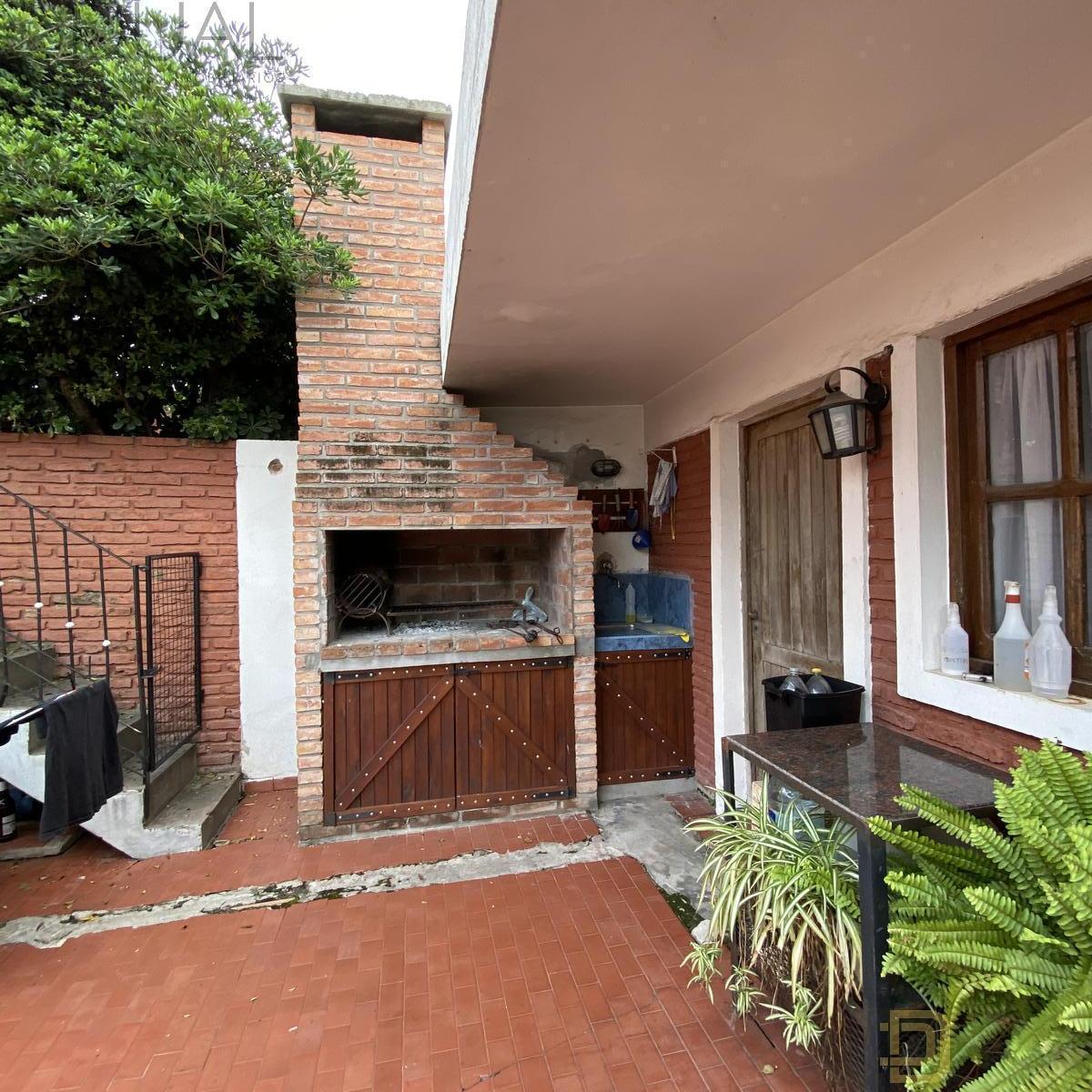 Venta Casa 4 Dorm. en Zona Sur con Patio y Terraza. 3