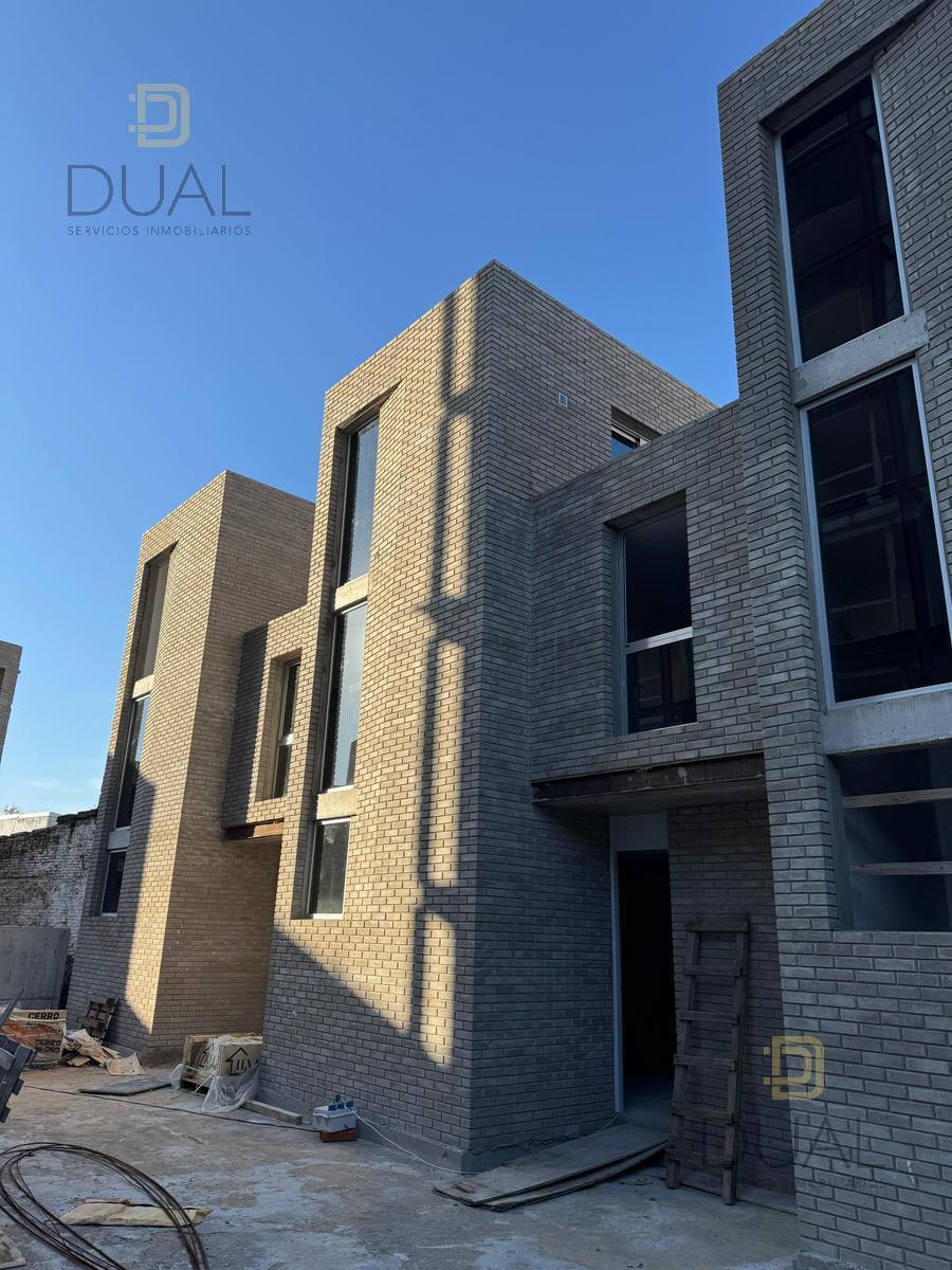 VENTA TRIPLEX 3 DORMITORIOS EN VIAMONTE AL 600