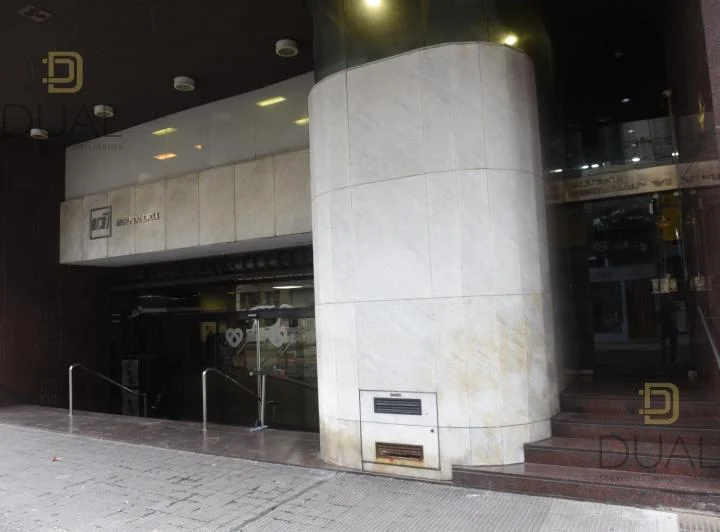 ALQUILER GRAN LOCAL COMERCIAL EN ZONA CENTRO