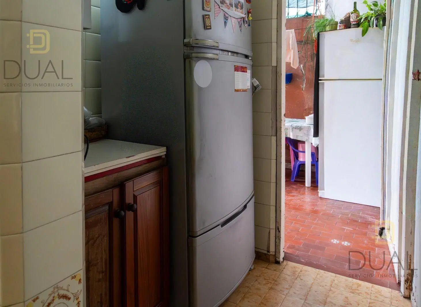 VENTA CASA EN ESQUINA – 2 DORMITORIOS – COCHERA, GALPÓN Y PATIO – APTA CRÉDITO 4