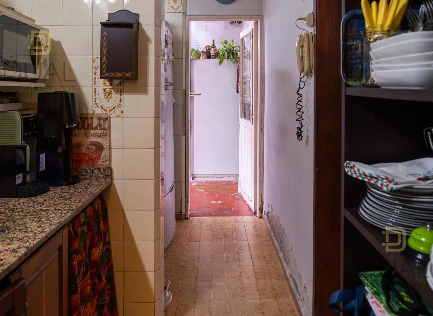 VENTA CASA EN ESQUINA – 2 DORMITORIOS – COCHERA, GALPÓN Y PATIO – APTA CRÉDITO 3
