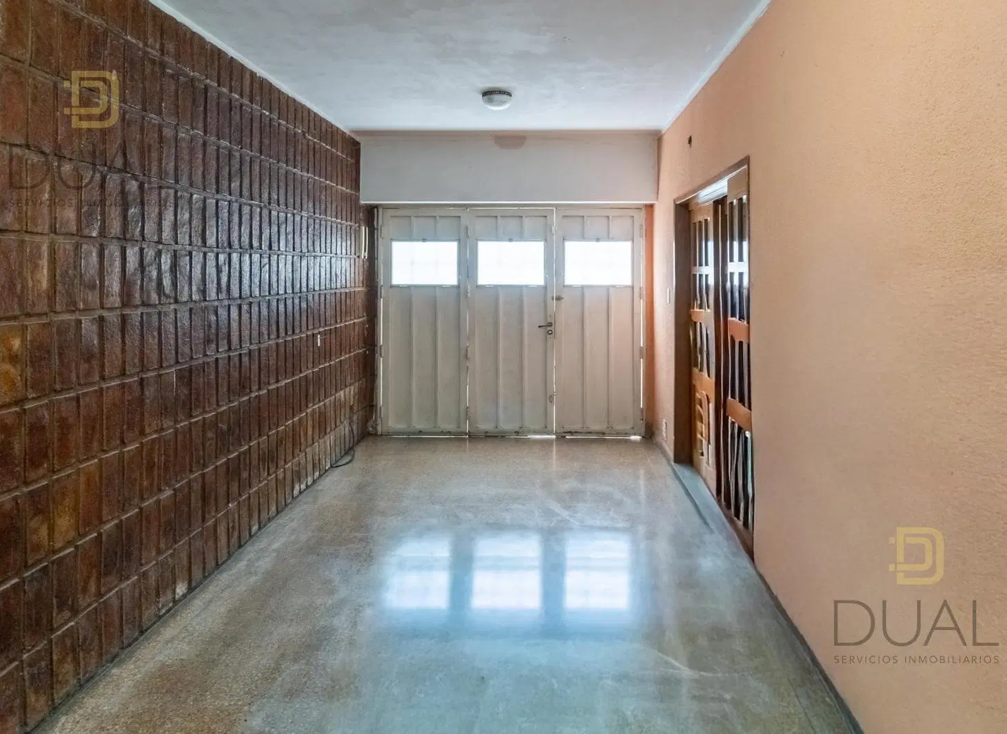 VENTA CASA DE DOS PLANTAS – 3 DORMITORIOS, COMODÍN, COCHERA DOBLE Y PATIO 2