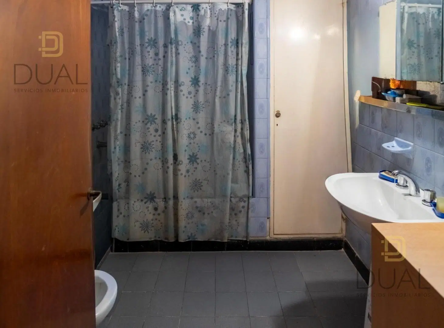 VENTA CASA DE DOS PLANTAS – 3 DORMITORIOS, COMODÍN, COCHERA DOBLE Y PATIO 8