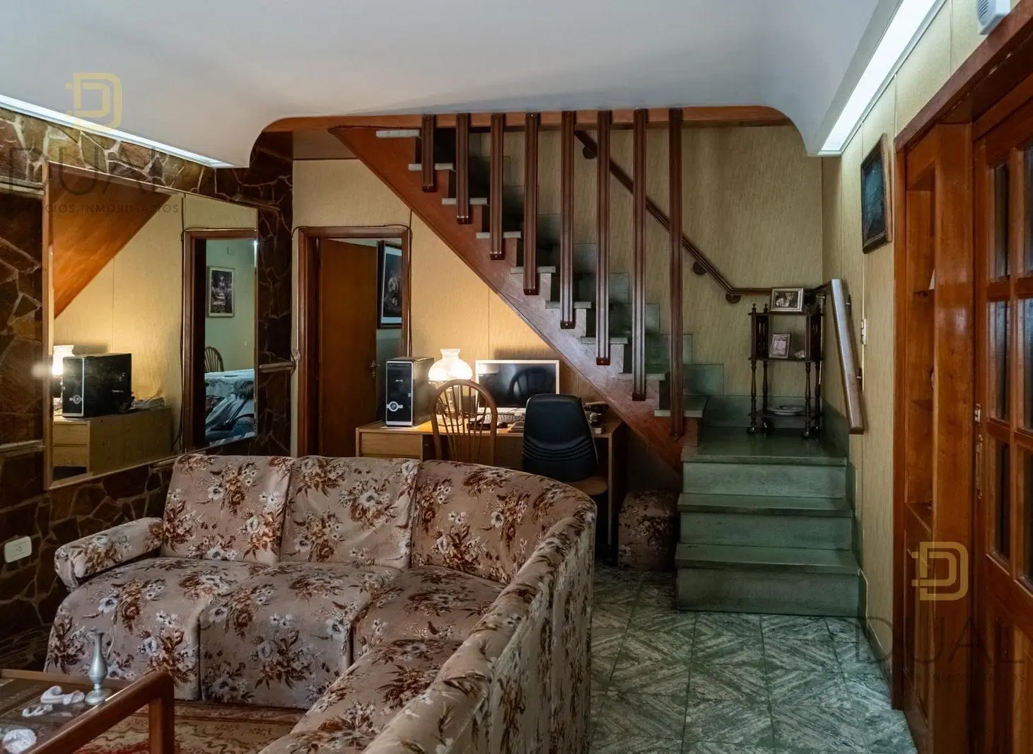 VENTA CASA DE DOS PLANTAS – 3 DORMITORIOS, COMODÍN, COCHERA DOBLE Y PATIO 3