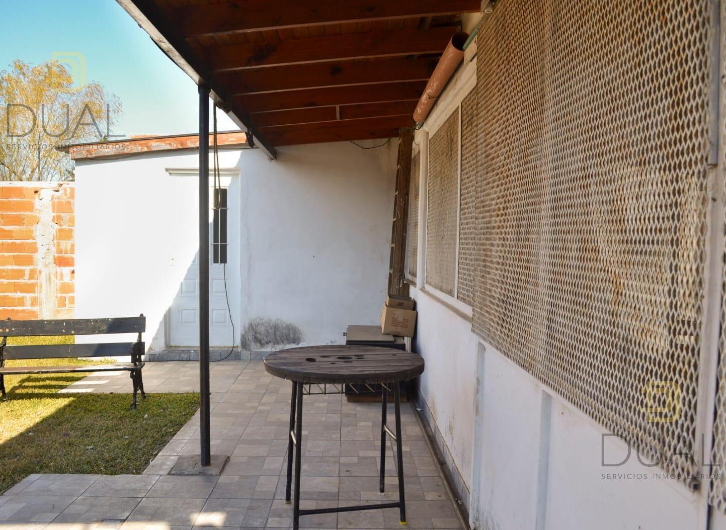 Foto de VENTA CASA UN DORMITORIO CON AMPLIO PATIO Y QUINCHO EN ROLDÁN, imagen 2