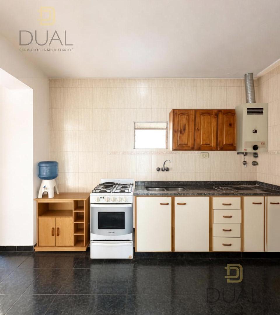 Foto de VENTA CASA 4 DORMITORIOS CON COCHERA Y PARRILLERO – ZONA URIBURU, imagen 4