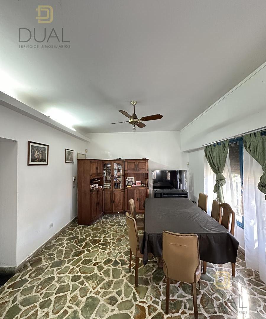 Foto de VENTA CASA 4 DORMITORIOS CON COCHERA Y PARRILLERO – ZONA URIBURU, imagen 1