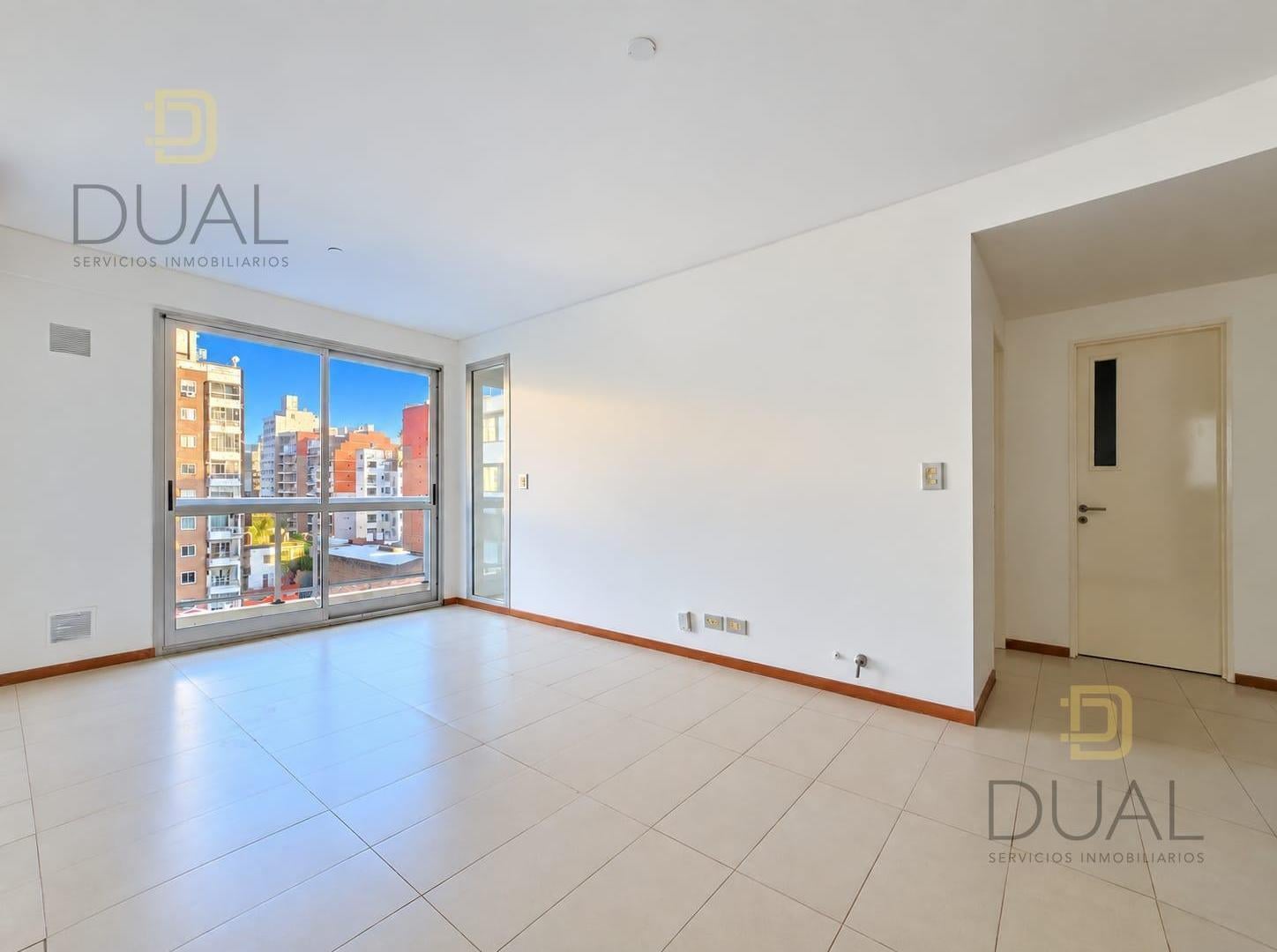 Foto de VENTA DEPARTAMENTO 1 DORMITORIO CON BALCON EN BARRIO CENTRO, imagen 2