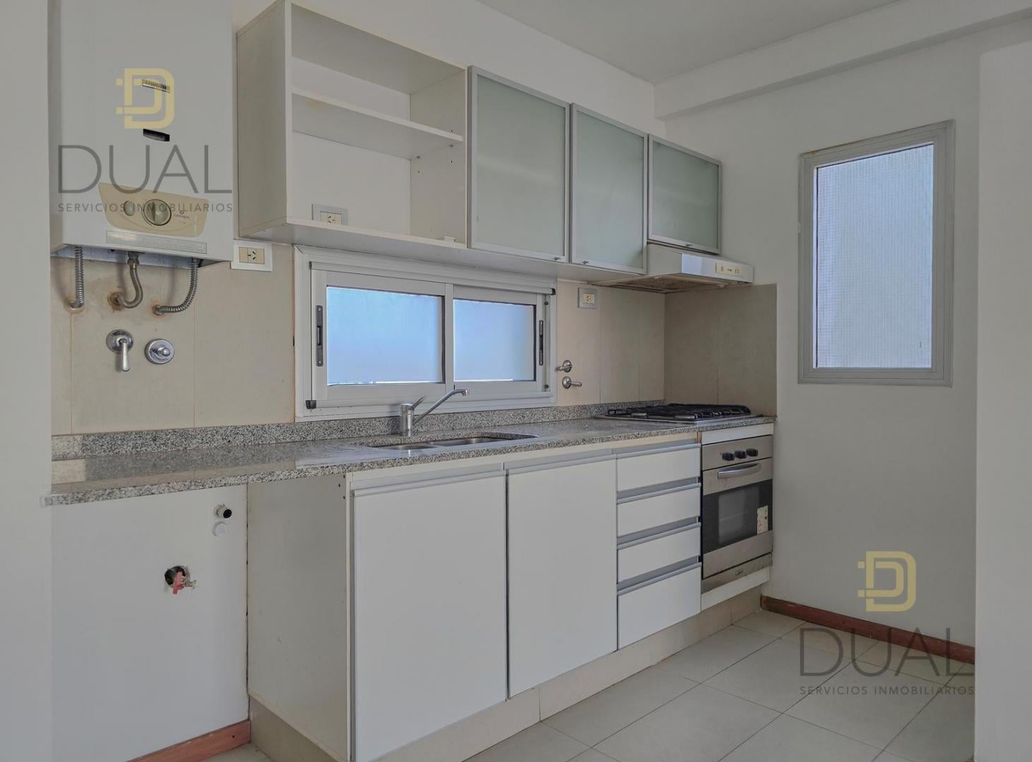 Foto de VENTA DEPARTAMENTO 1 DORMITORIO CON BALCON EN BARRIO CENTRO, imagen 3