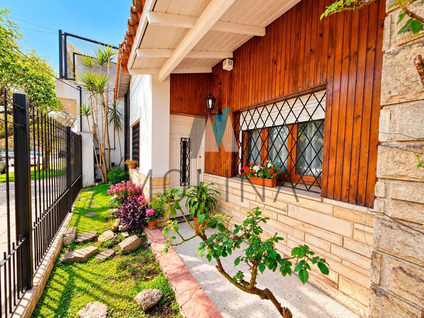 Foto de Venta de Chalet en Planta Baja de 4 amb en Castelar Norte, imagen 4