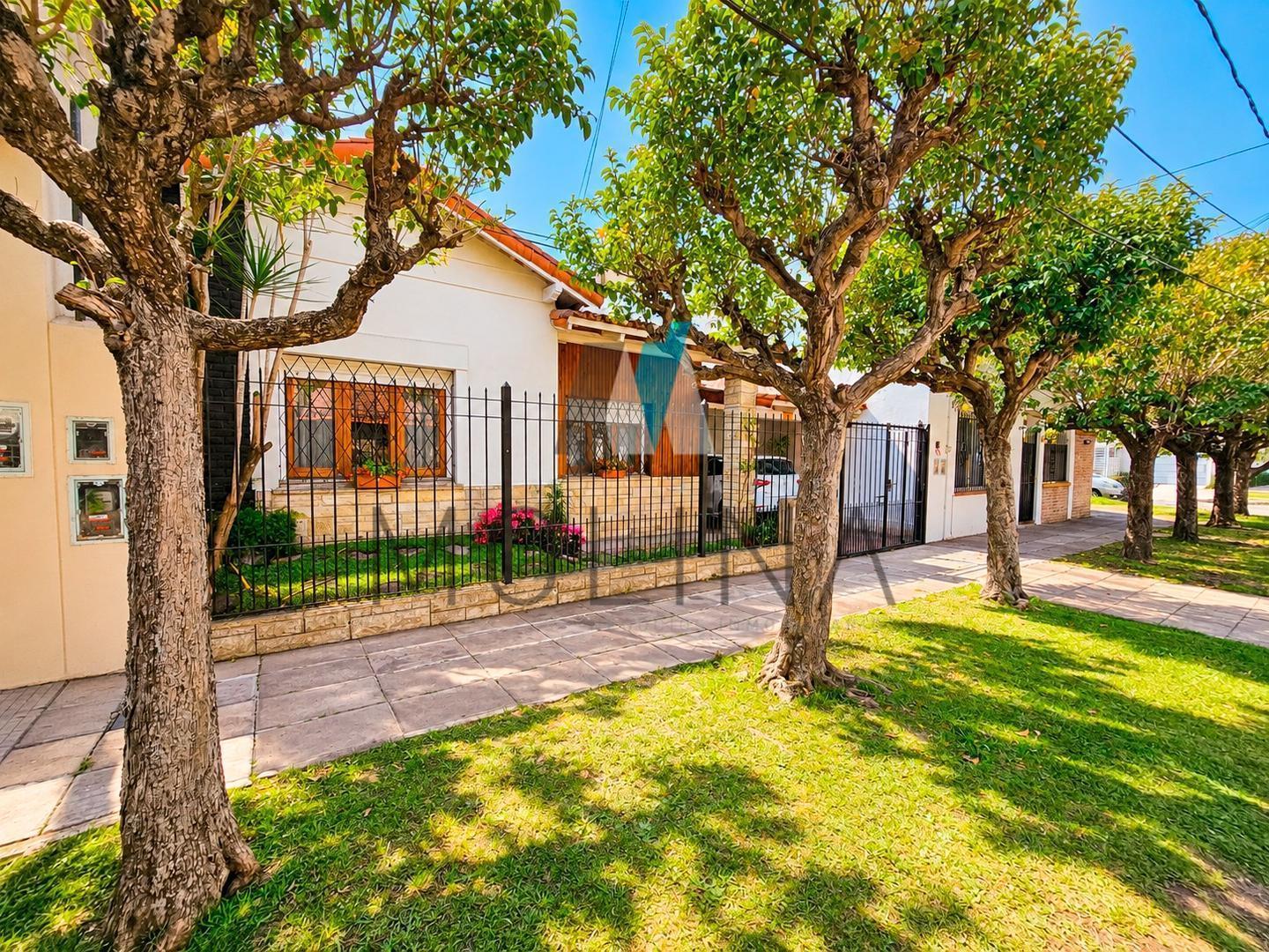 Foto de Venta de Chalet en Planta Baja de 4 amb en Castelar Norte, imagen 2