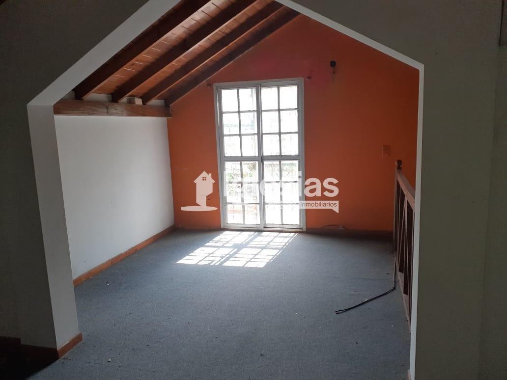 Muy bonita casa en Barrio El Pampero Ciudad Evita