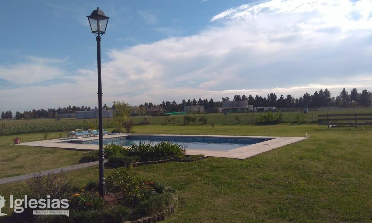 Excelente propiedad en Fincas del Alba sobre lote de 2640 metros