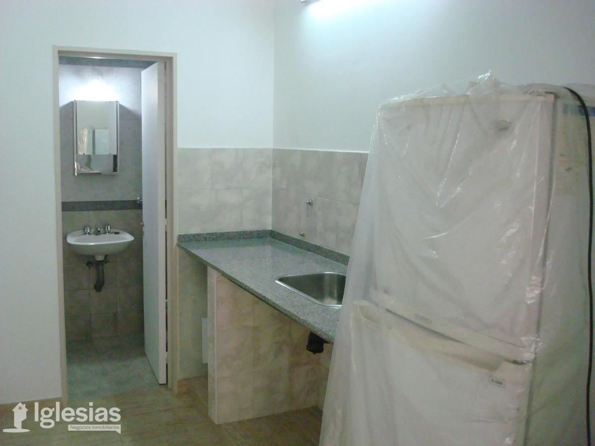 Excelente local comercial en muy buena ubicación sobre Avenida