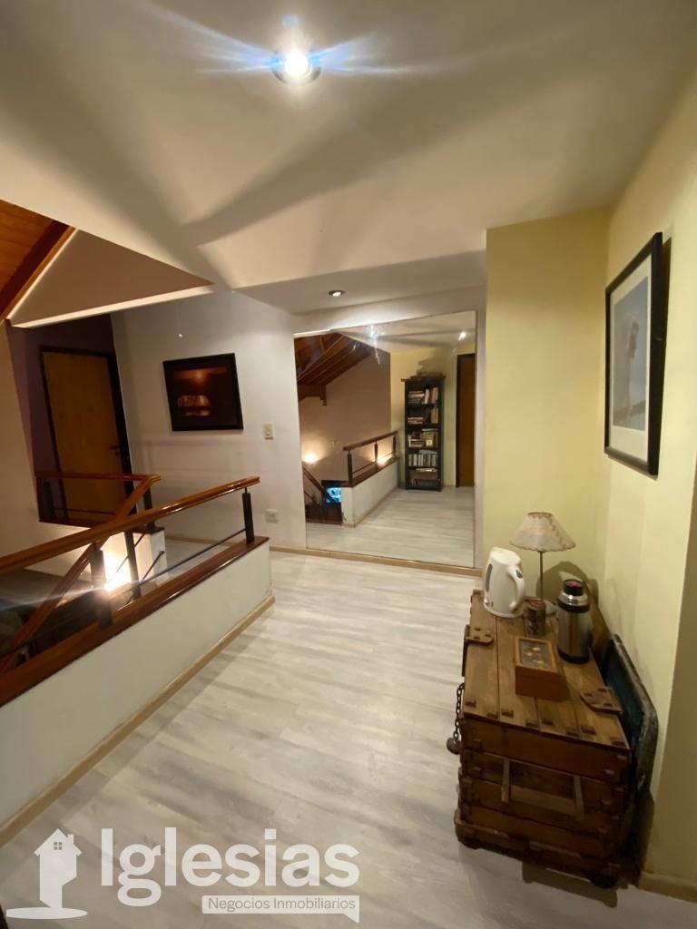 Muy Bonita Casa de Cuatro Amb. Sobre Lote de 8.66 X 17.10 en Mataderos 4