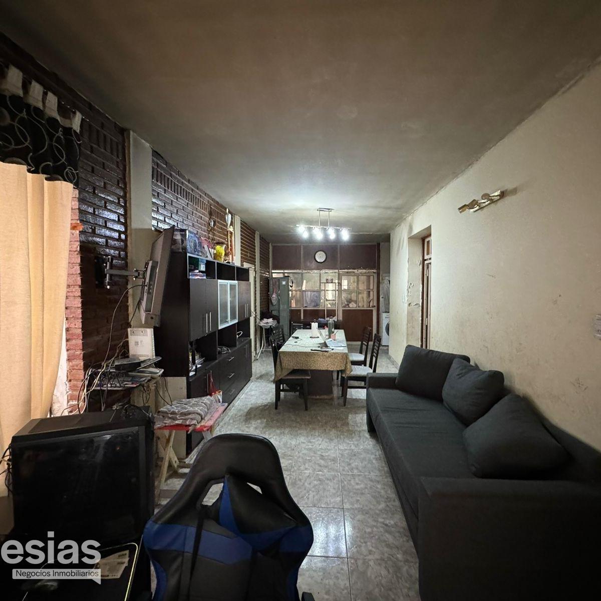 Foto de Casa de 5 ambientes con piscina en Tapiales, imagen 3