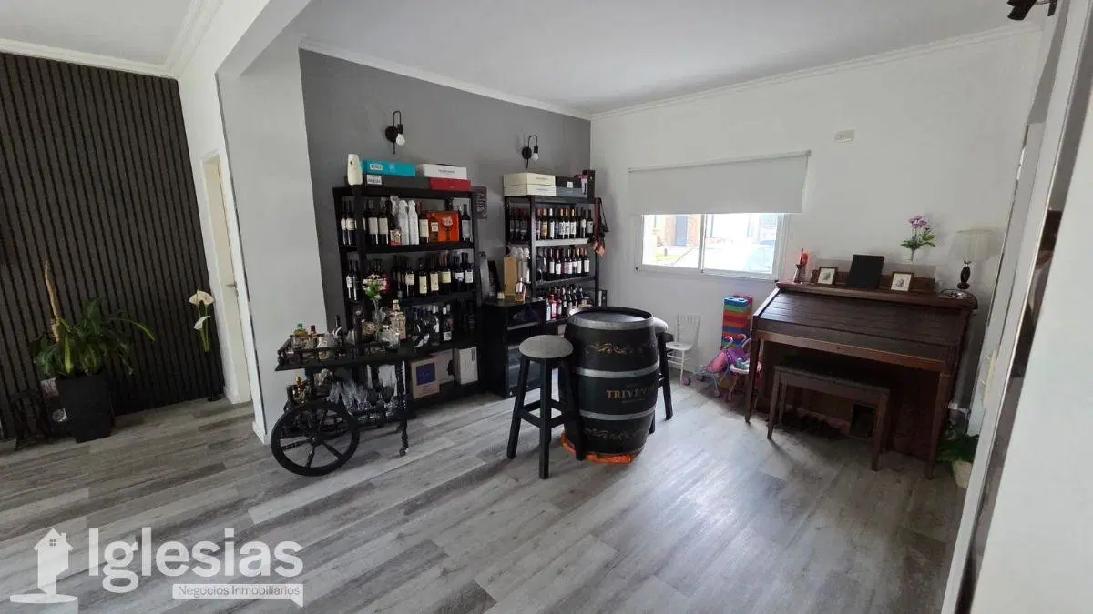 Casa desarrollada en dos plantas en el Barrio Malibu en canning 4
