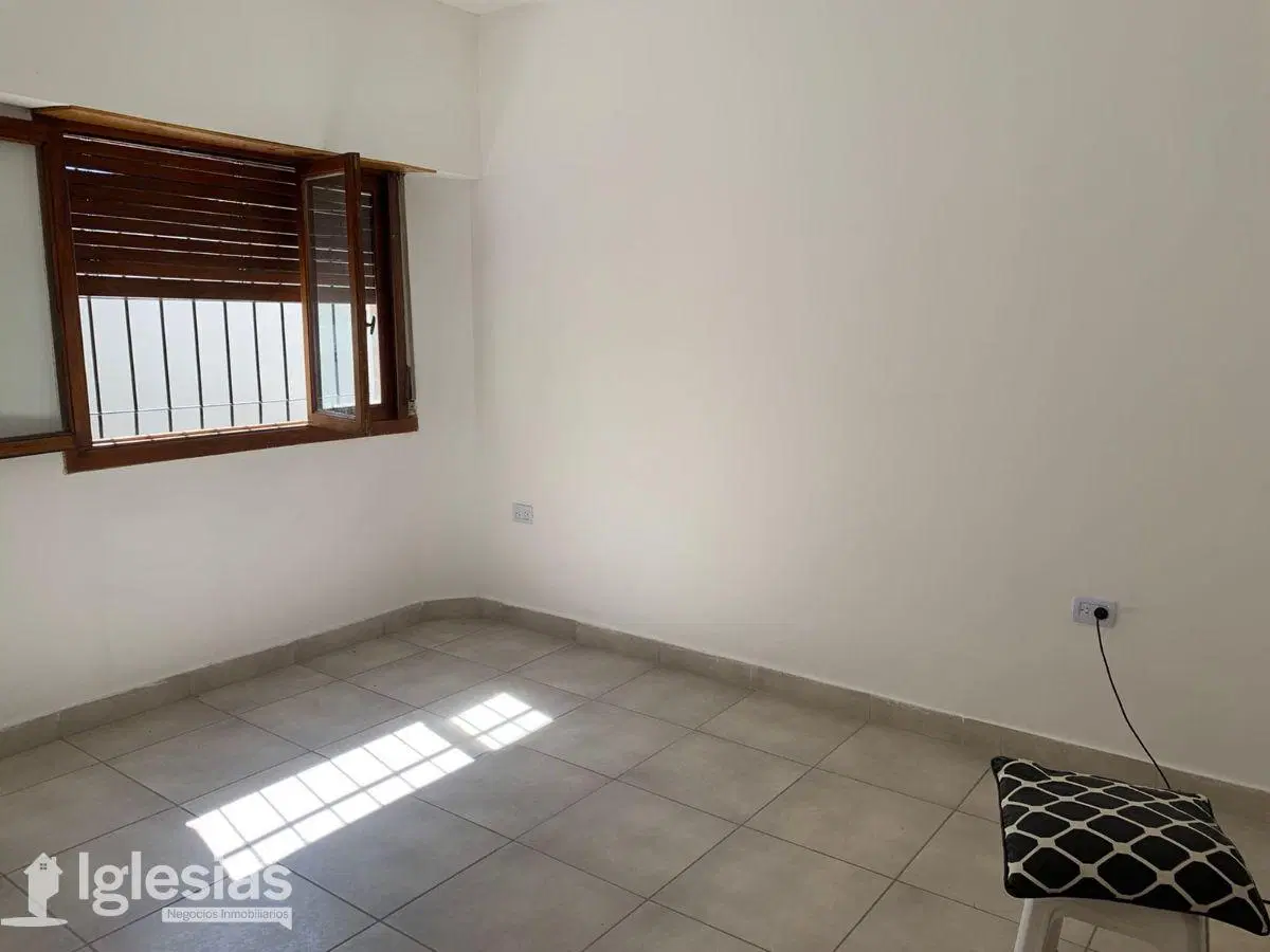 Departamento tipo casa de 2 ambientes en La Tablada 4