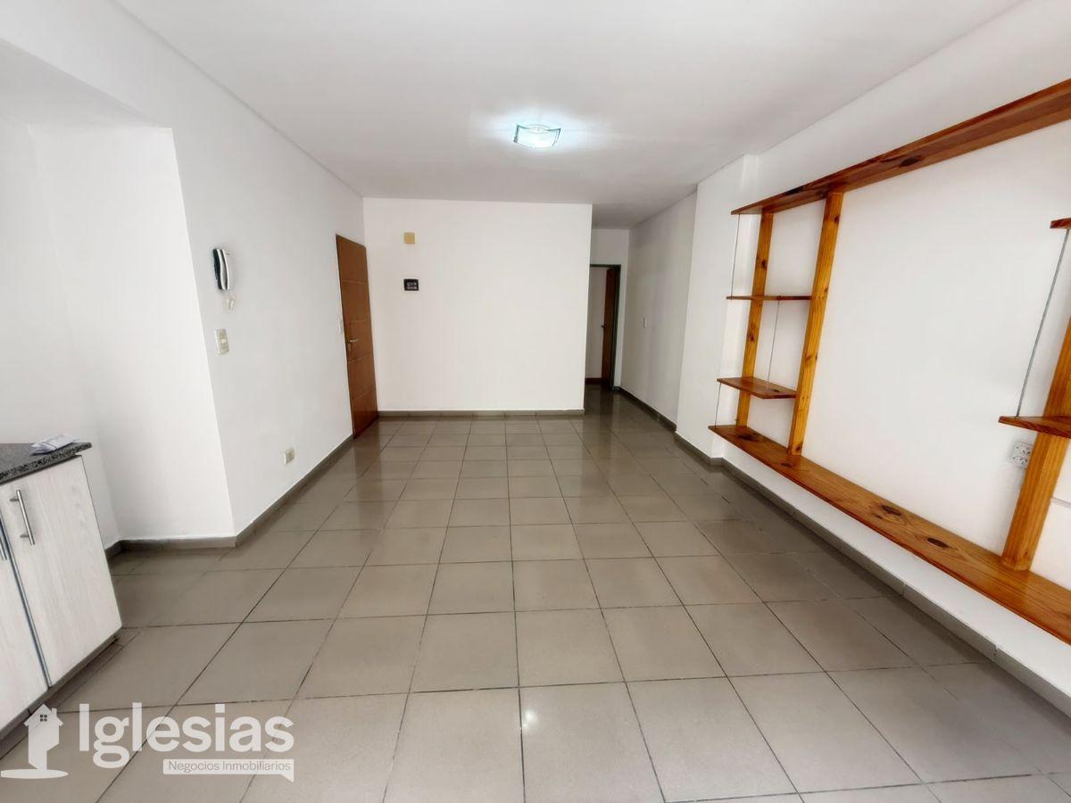 Foto de Departamento de 2 ambientes con patio en Tapiales, imagen 2