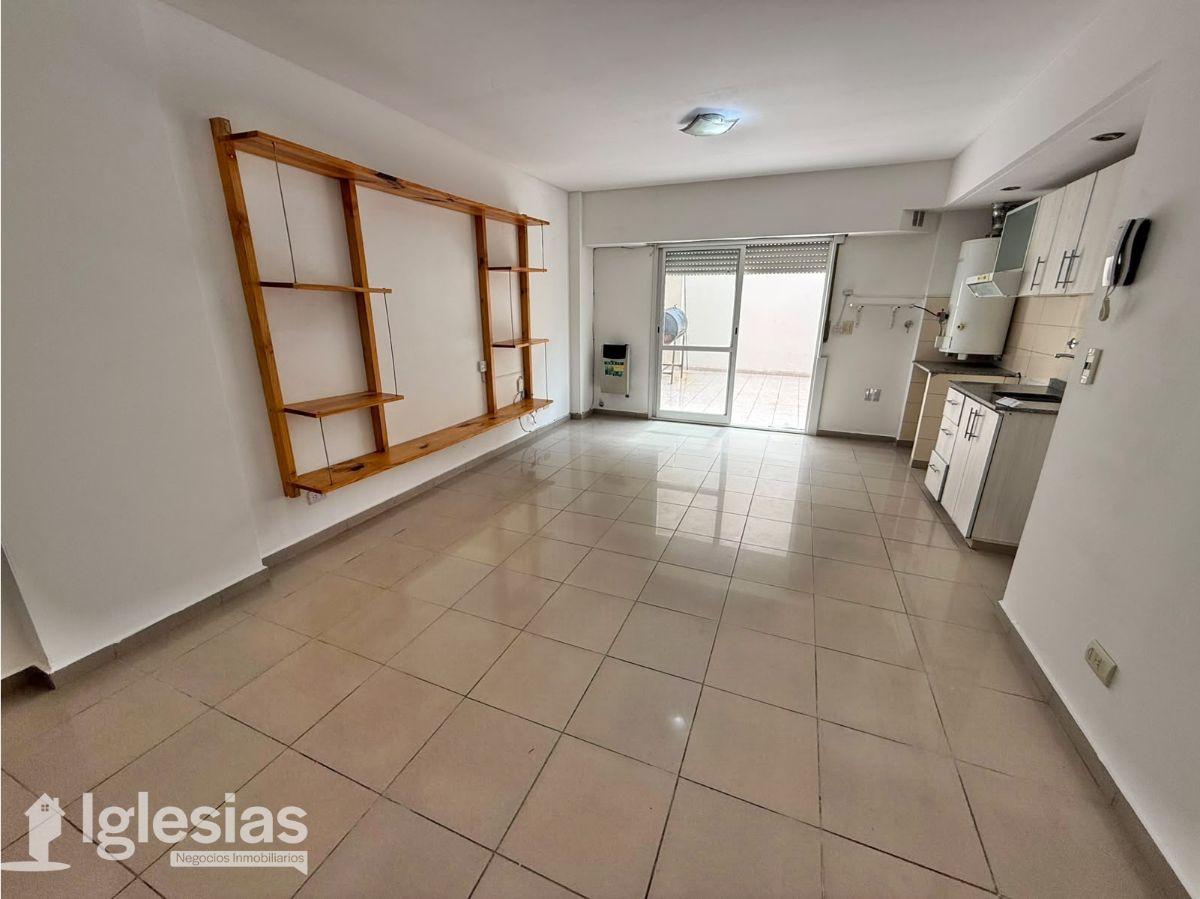 Foto de Departamento de 2 ambientes con patio en Tapiales, imagen 1
