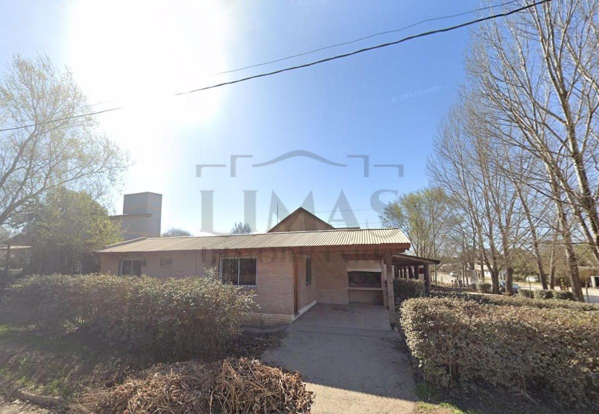 Se Vende 4 Locales Comerciales + Casa 4