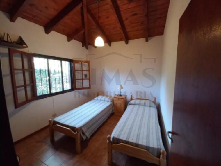 Amplio Chalet con Vistas a Las Sierras 5