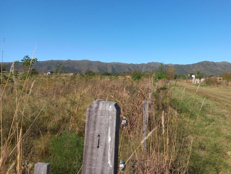 Terreno en Esquina de 894 m² con Vista a Las Sierras. 1