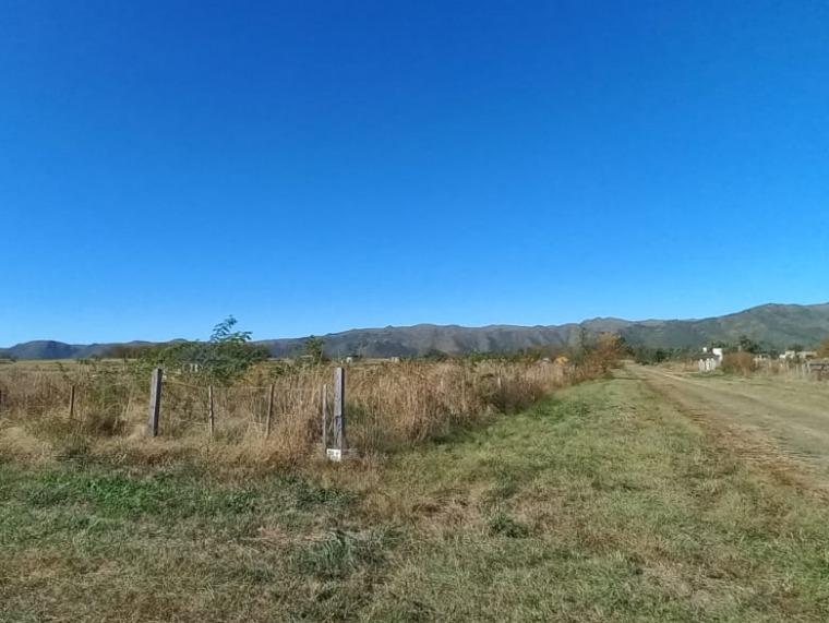 Terreno en Esquina de 894 m² con Vista a Las Sierras. 4