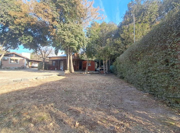Villa Ciudad Parque, dos casas sobre Av. principal. 2