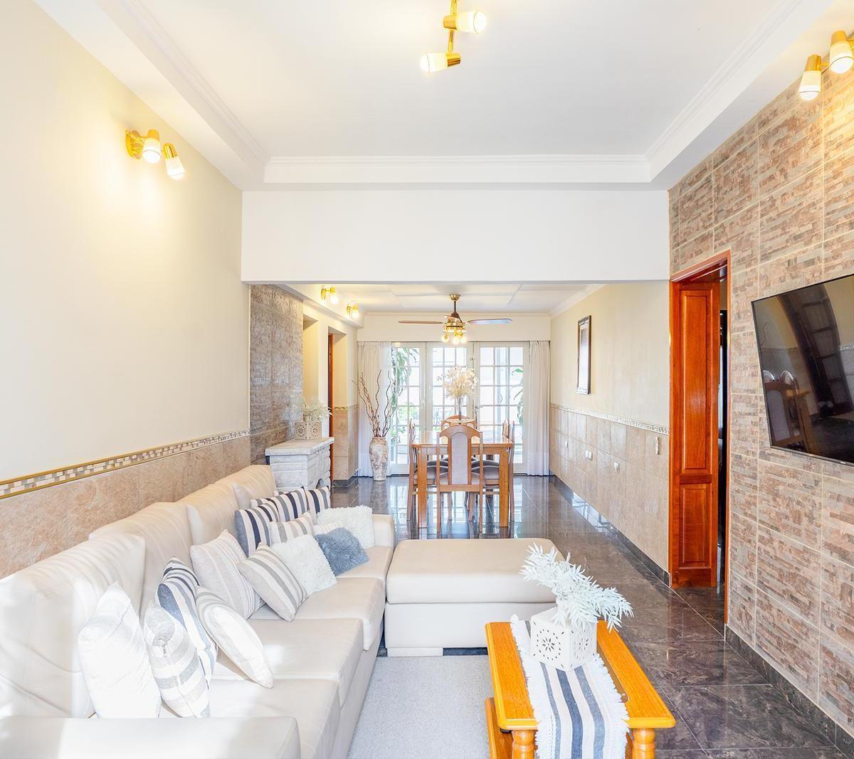 Casa en Venta 3 Dorm. Jardín con Pileta Baigorria 3