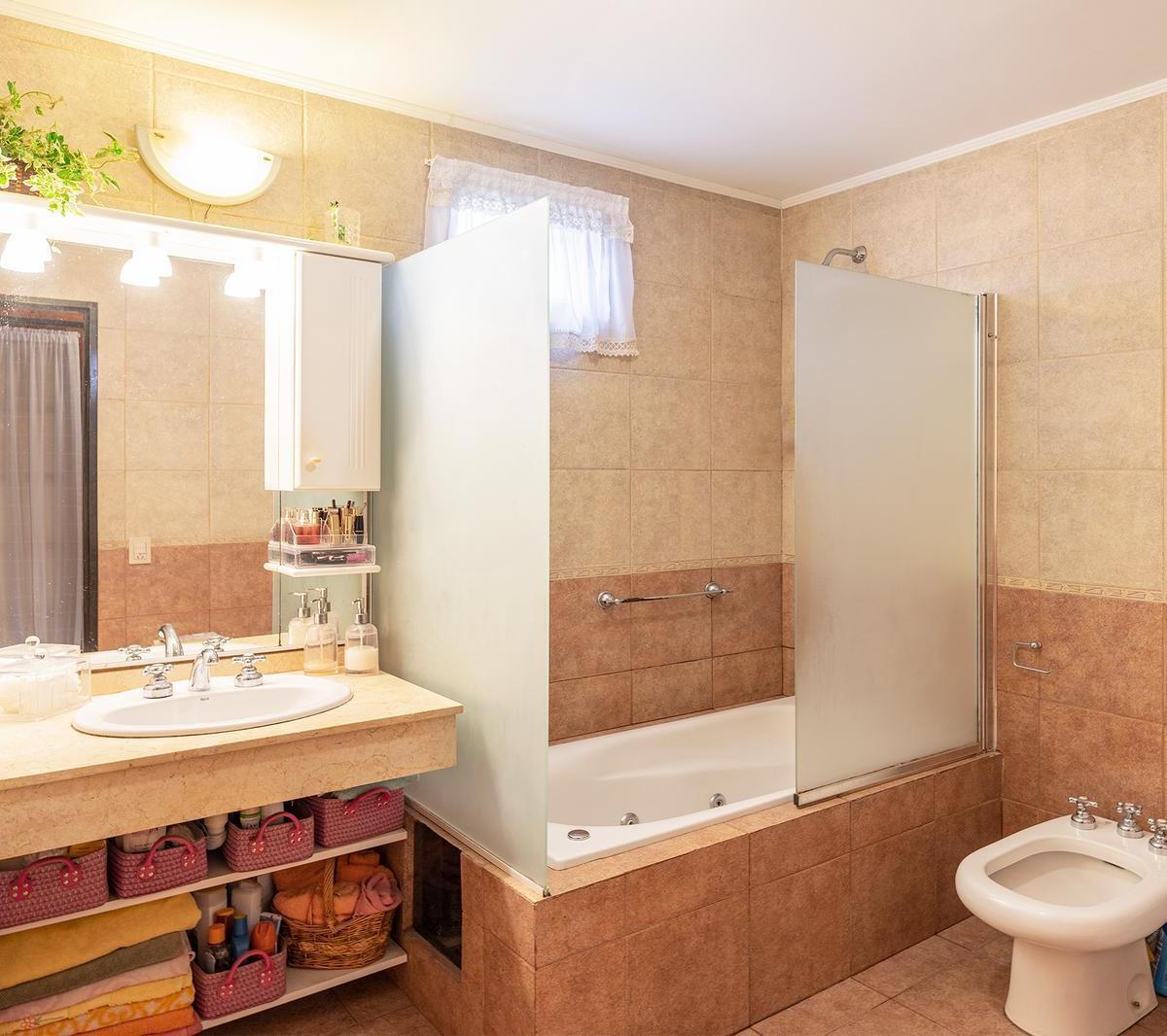 Casa en Venta 3 Dorm. Jardín con Pileta Baigorria 4