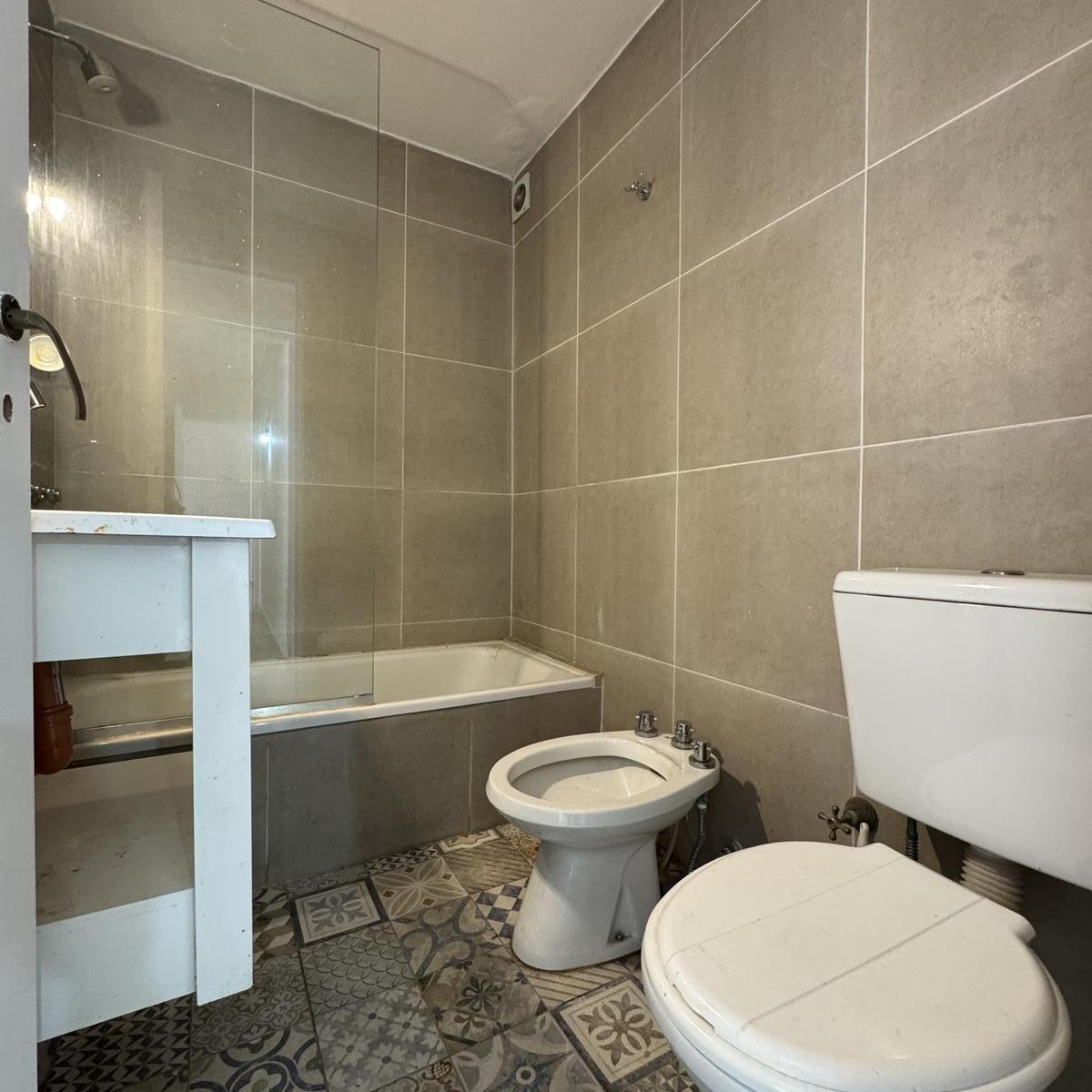 Departamento Tres Dorm. en Venta Centro 5