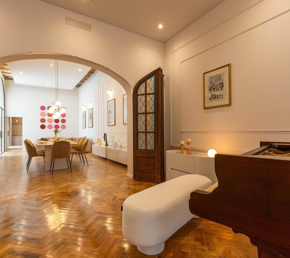 Casa Cuatro Dorm., Cochera y Terraza con Pileta en Venta Abasto 1