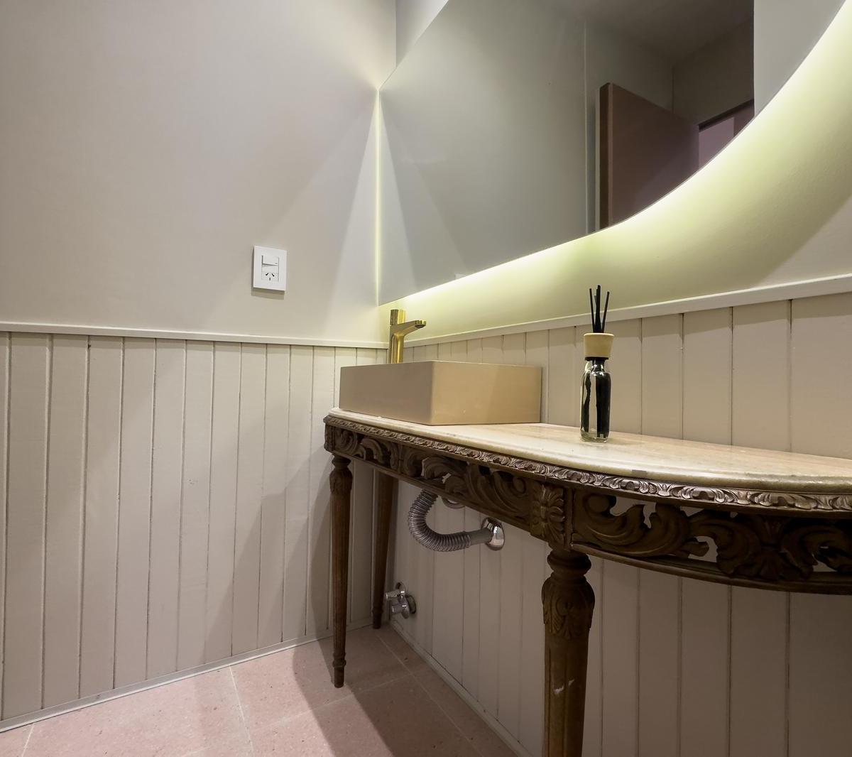 Casa Cuatro Dorm., Cochera y Terraza con Pileta en Venta Abasto 4