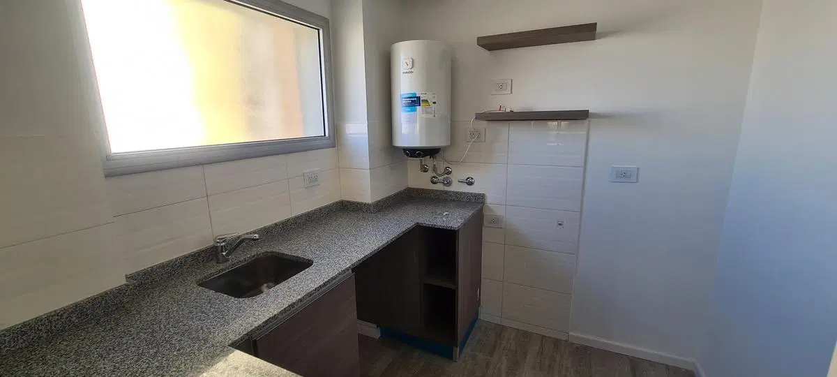 Departamento un dormitorio en venta con balcón Centro Rosario 2