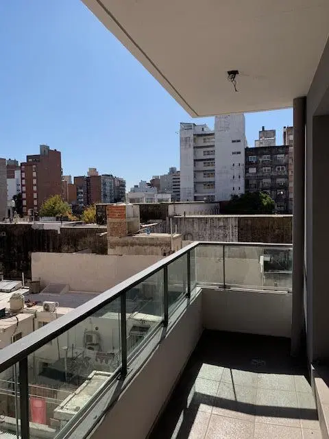 Departamento un dormitorio en venta con balcón Centro Rosario 4