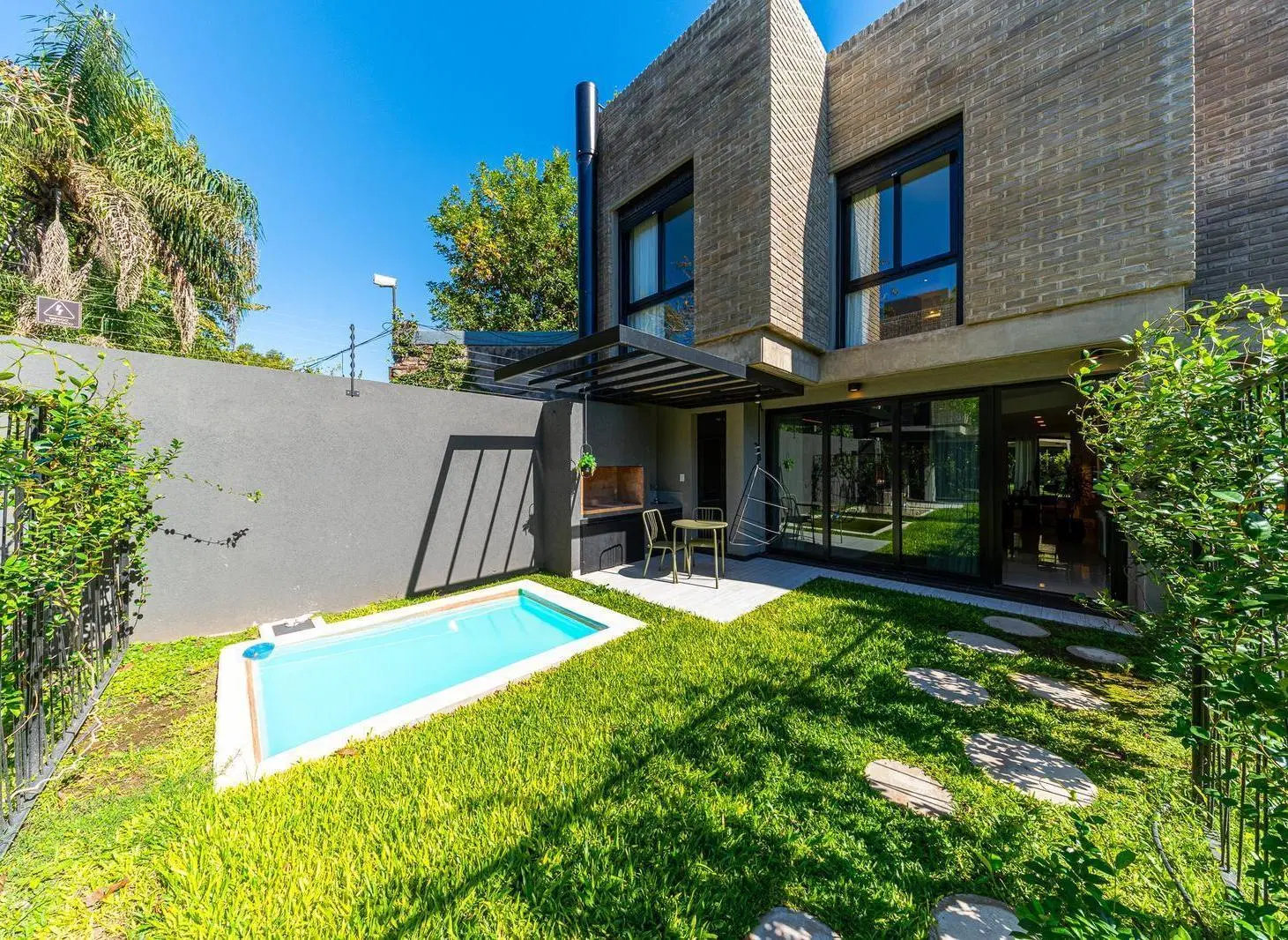 Hermosa unidad PH de 4 dormitorios con patio- Fisherton 2